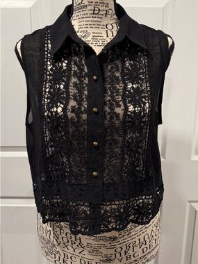 Black Lace Button-Front Sleeveless Top from Buckle by Double Zero